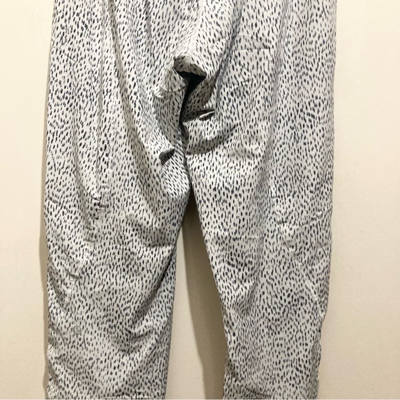 Lululemon Trainer Track Pants Size 6 Grey Polka Dot Dottie Dash Lined - Picture 8 of 10